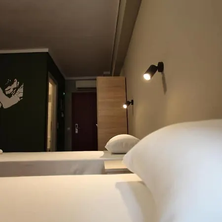 Hostel Hybrid Youth *