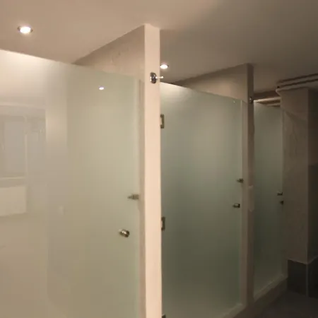 Hostel Hybrid