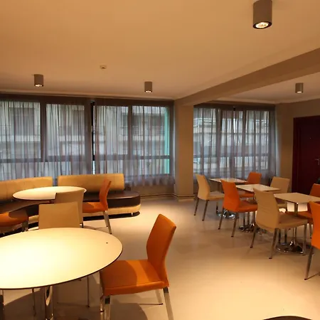 Hostel Hybrid Youth *