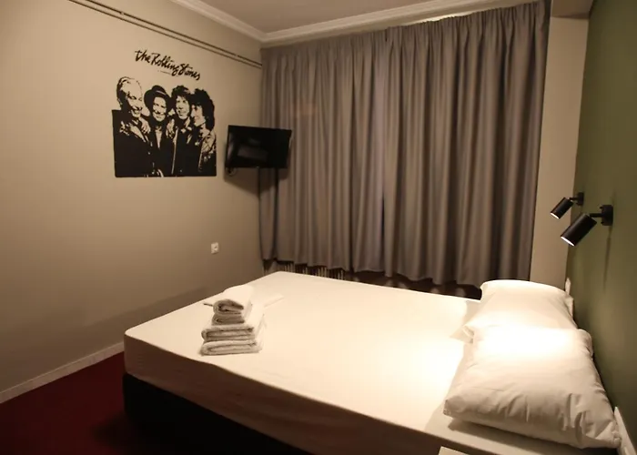 Hostel Hybrid Youth *