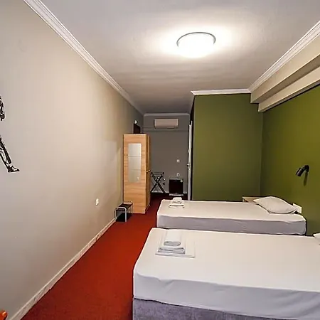 Hostel Hybrid Youth Soluň