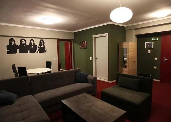 Hybrid Youth Хостел *