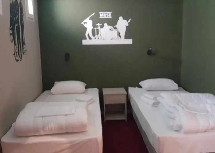 Hybrid Youth Hostal