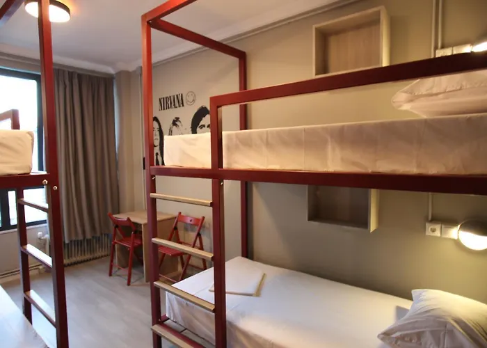 Hybrid Youth Hostal
