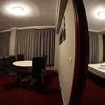 Hostel Hybrid Youth