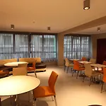 Hostel Hybrid Youth *