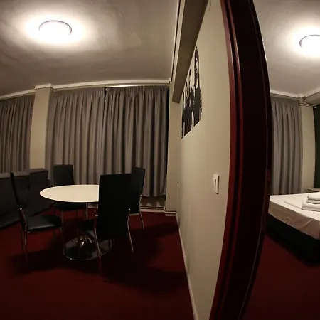 Hostal Hybrid Youth