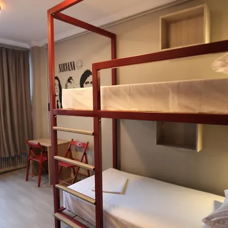 Hybrid Youth Hostal