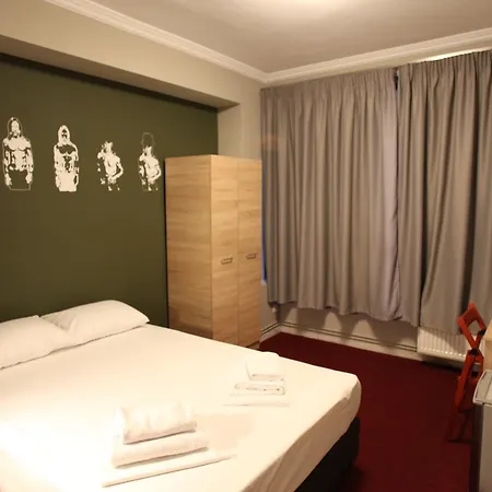 Hybrid Youth Hostal