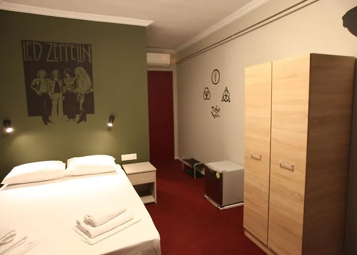 Hybrid Youth Салоники